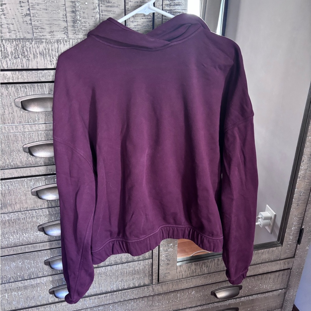Lululemon Women's Purple Sweatshirt